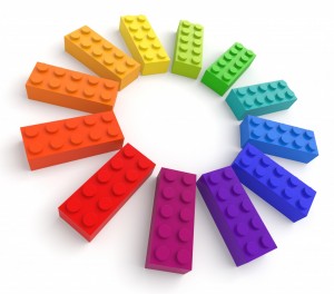 Cirkel af legoklodser i regnbuens farver